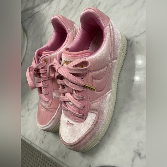 Cute AF Nikes - Picture 2 of 2